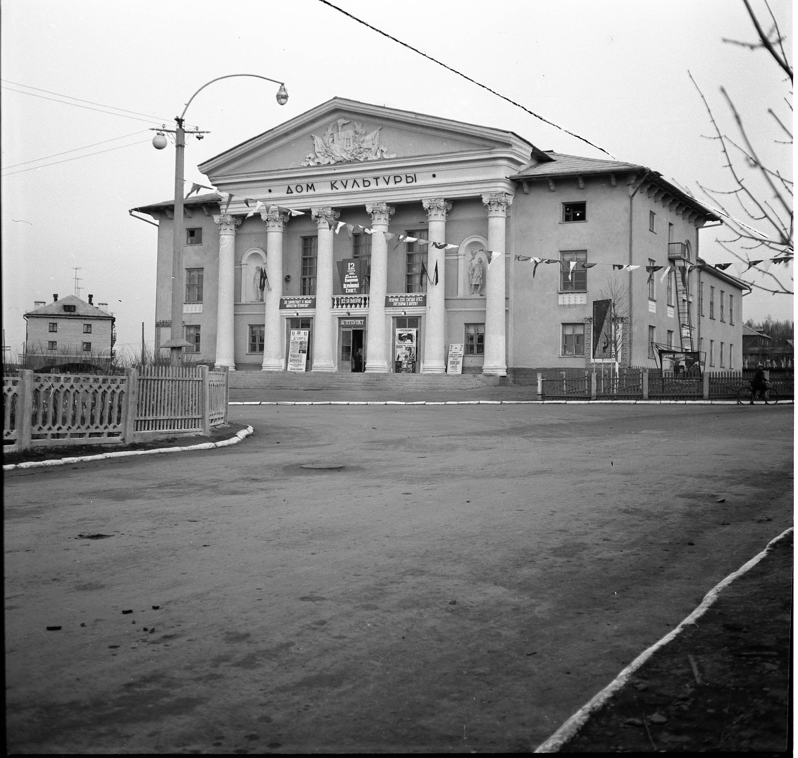 Ярко и феерично прошло торжество в честь.... - Дом культуры п. Двуреченска